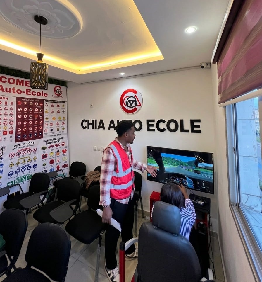 The classroom on Makepé St. Tropez — regulatory signs, safety signs and dashboard indicators on the wall behind you the whole time you study.